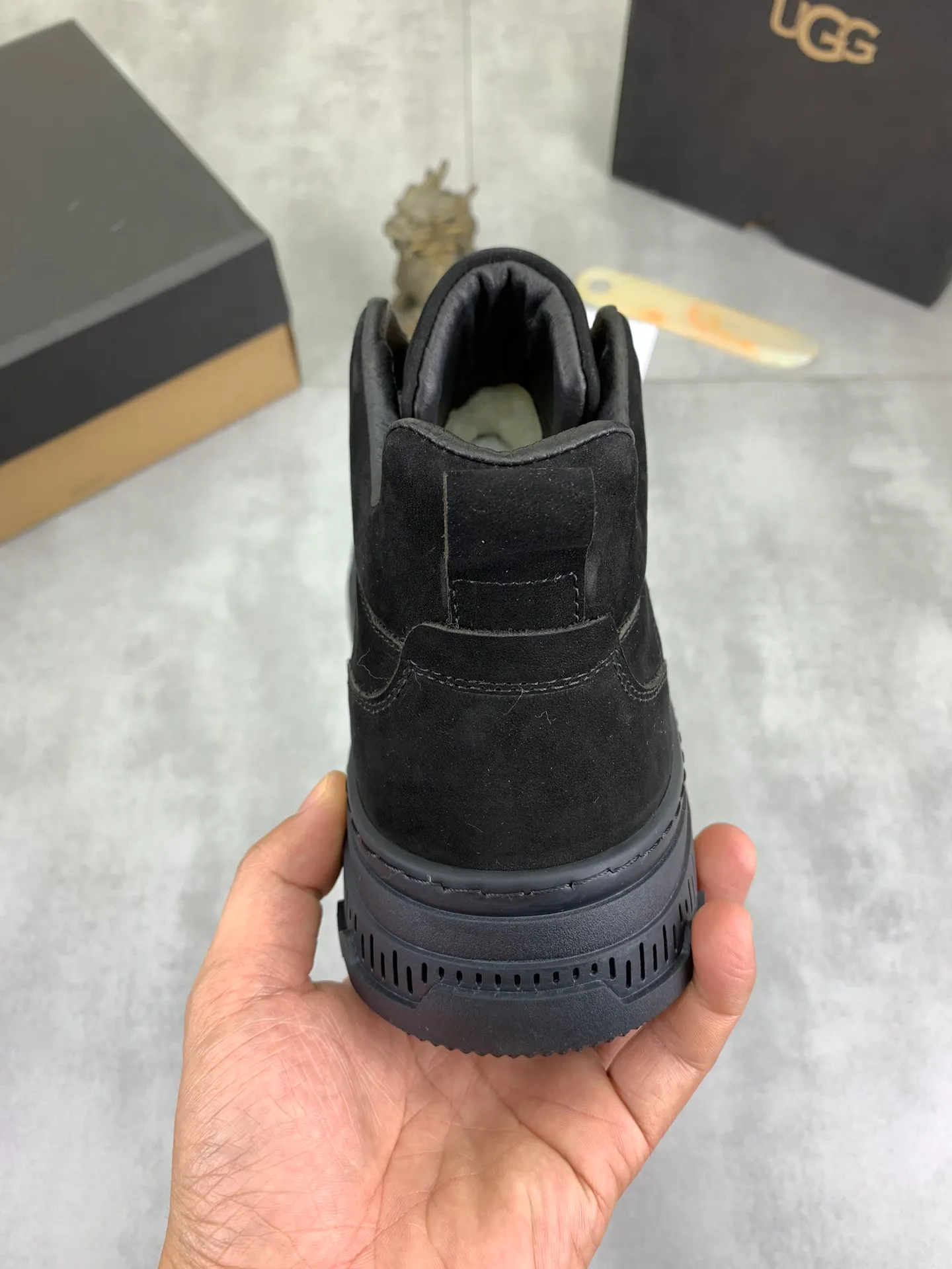 Men's Men's Shoes P620 [New Style] 💰 🆘 "Real Wool" [UGG] 👉 Popular men's shoes official website synchronization 🔰 Genuine quality [proud] is not comparable to the imitations in the general market 🌀 The upper is imported Italian frosted cowhide, and the lining: foot pad 🅰️ grade 🐑 real wool 👻 Only Grade A can show the effect The hand feels smooth and delicate 🔱The shoe shape is grand, only genuine factories can achieve it 🎄The perfect toughness of the original outsole 👻⬛️ allows customers to bid farewell to one-time consumption. Real wool lining, super warm. 3️⃣Colors available Sizes: 38-44